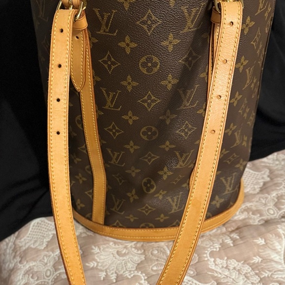 LV Monogram Bucket Bag w/ Tan Accents
Date Code:FL0012. - Picture 2 of 12